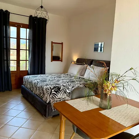 Evita Luxury Hotel apartamentowy Spilia (Central Greece)