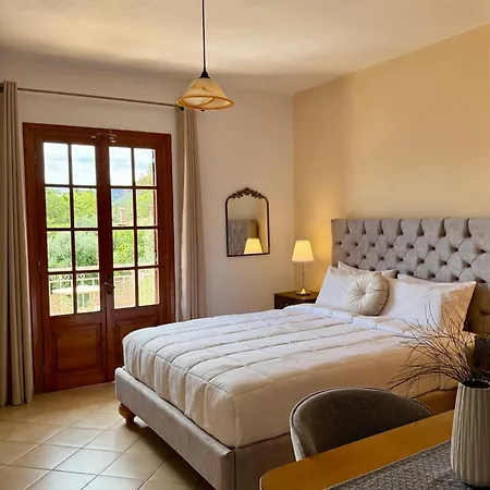 Evita Luxury Spilia (Central Greece)